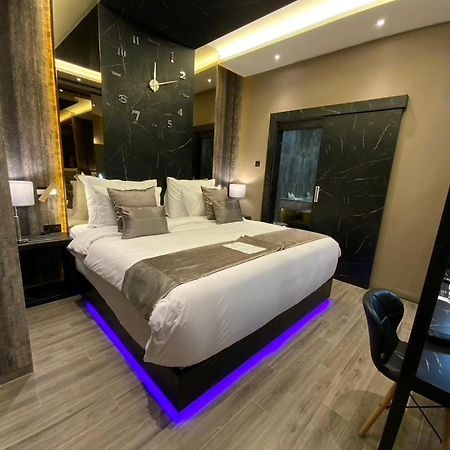 De Paris Hotel Медан Экстерьер фото