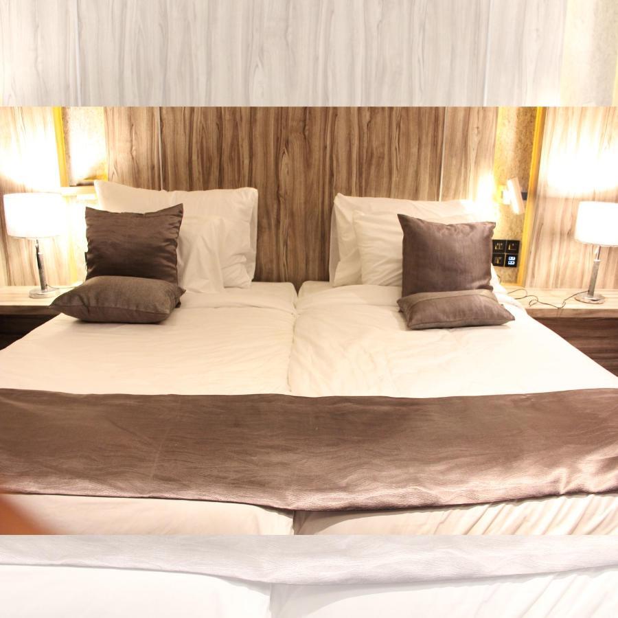 De Paris Hotel Медан Экстерьер фото