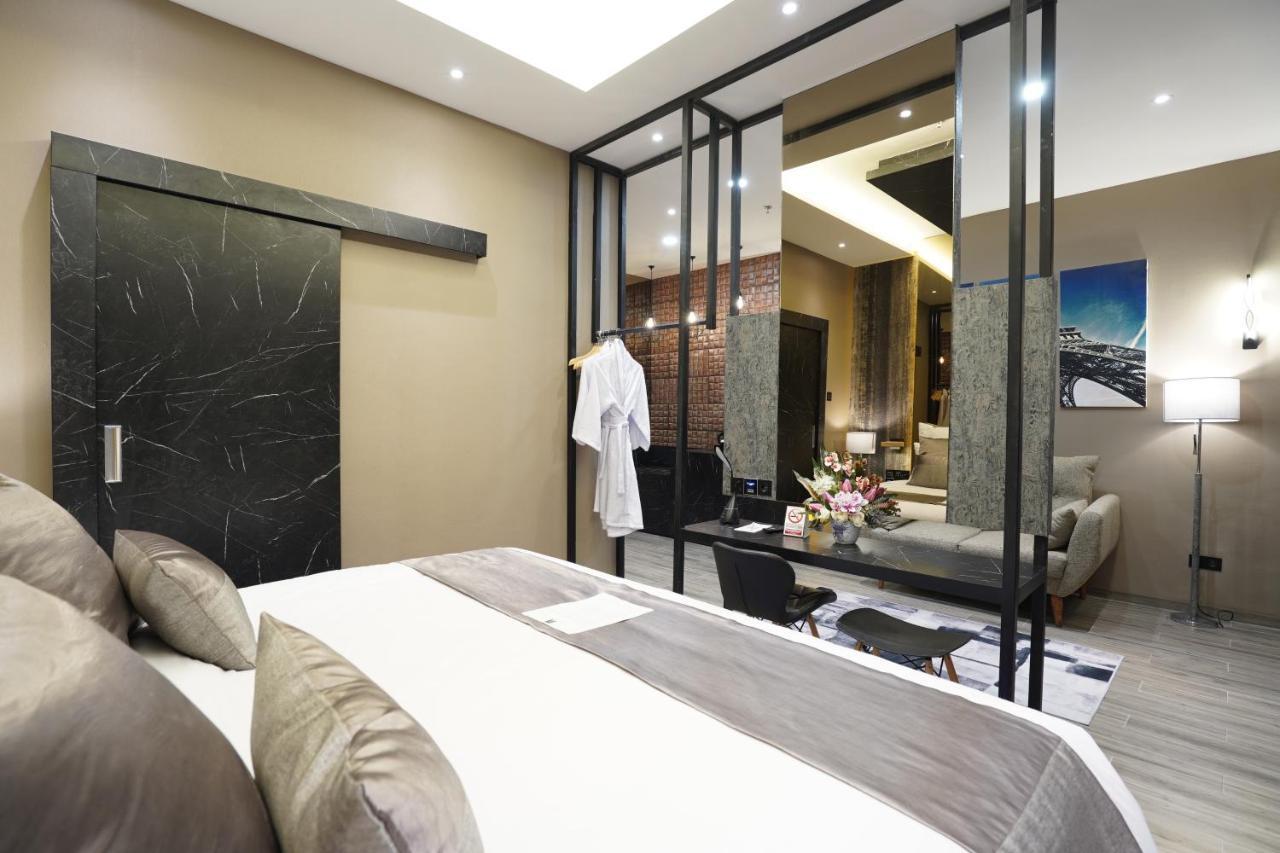 De Paris Hotel Медан Экстерьер фото