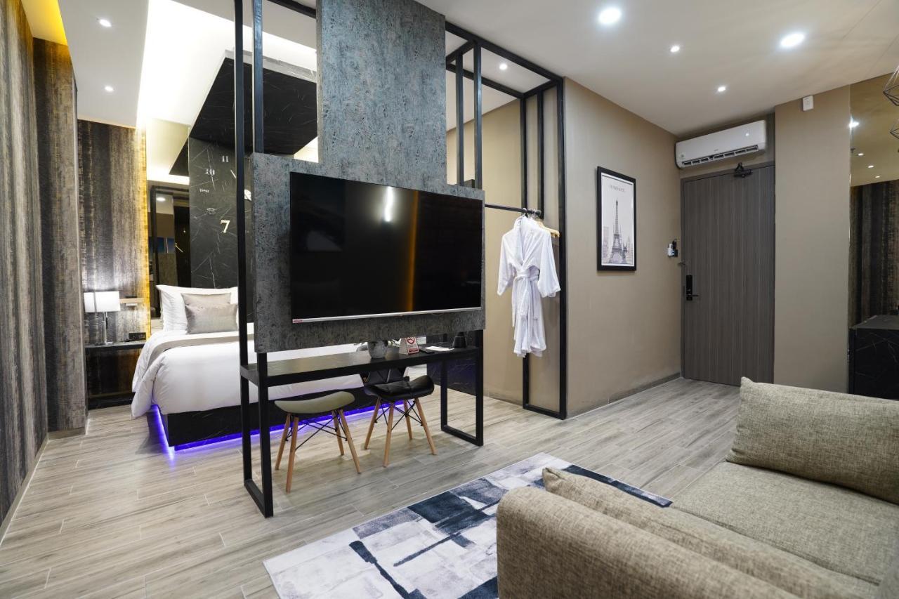 De Paris Hotel Медан Экстерьер фото