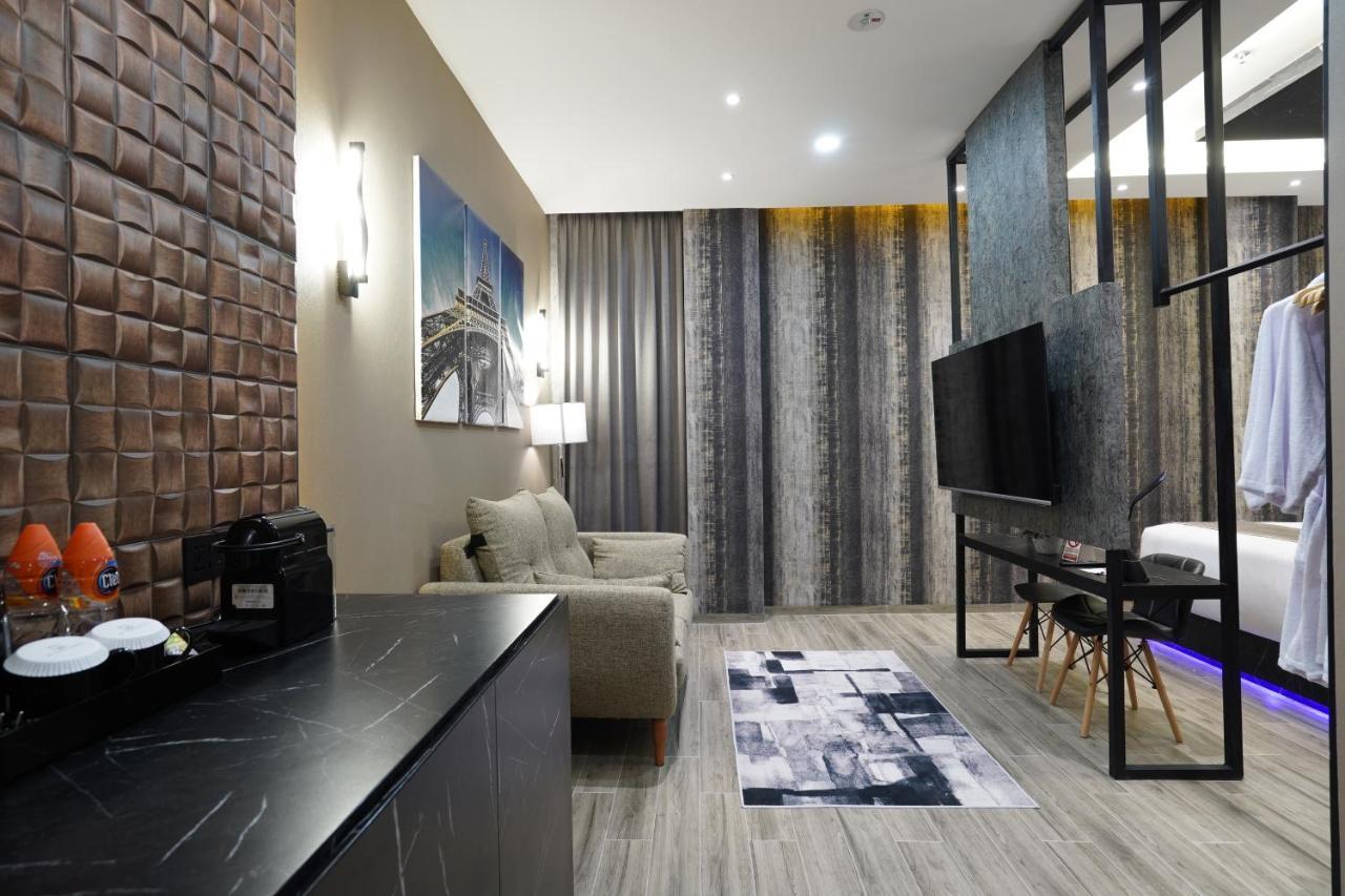 De Paris Hotel Медан Экстерьер фото