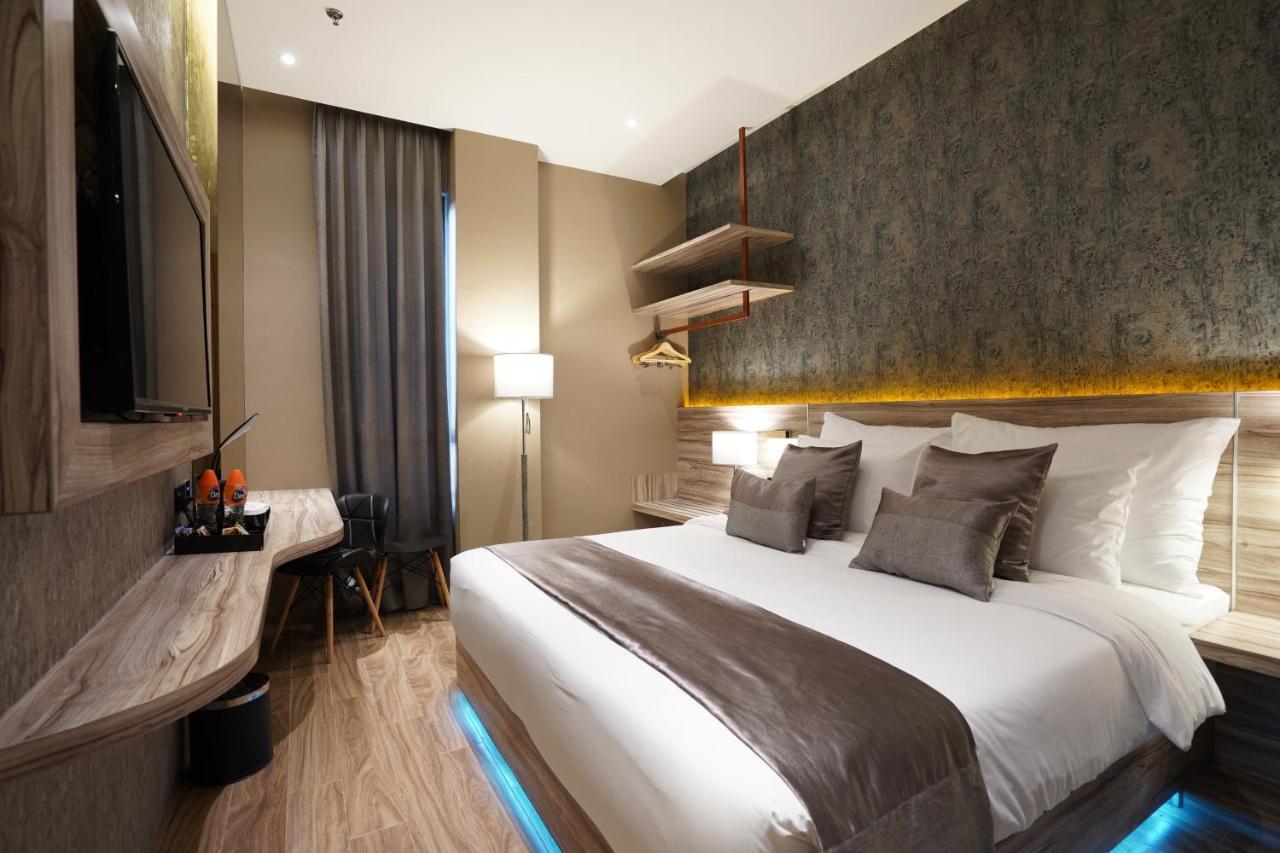 De Paris Hotel Медан Экстерьер фото
