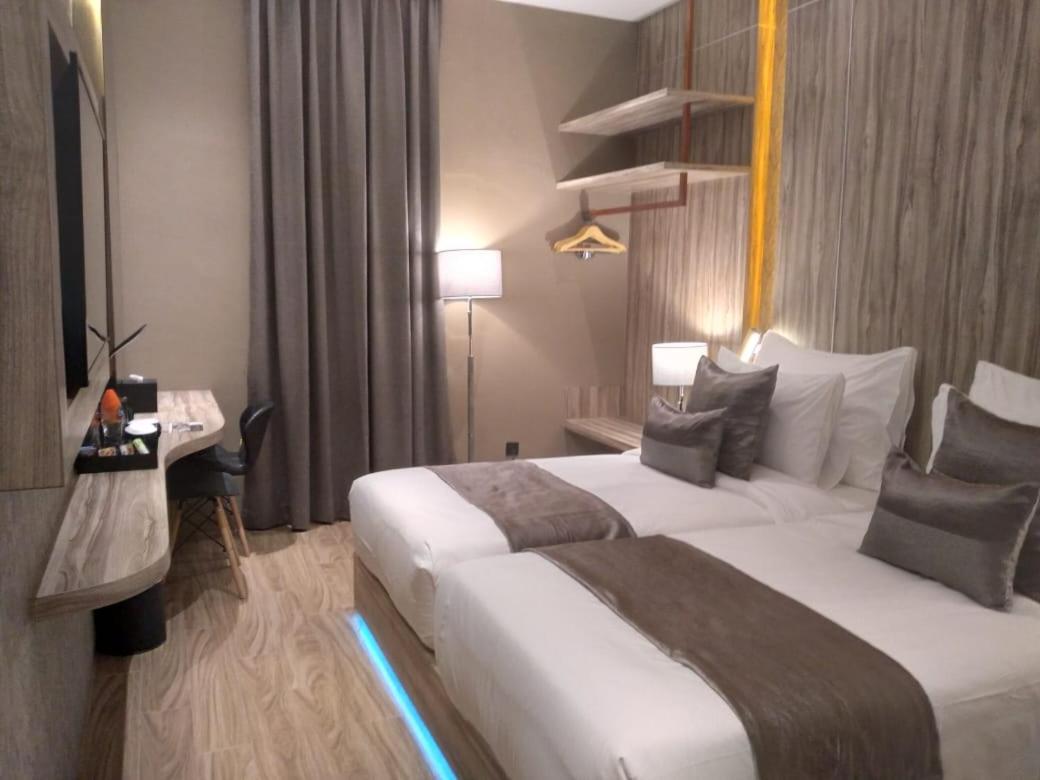 De Paris Hotel Медан Экстерьер фото