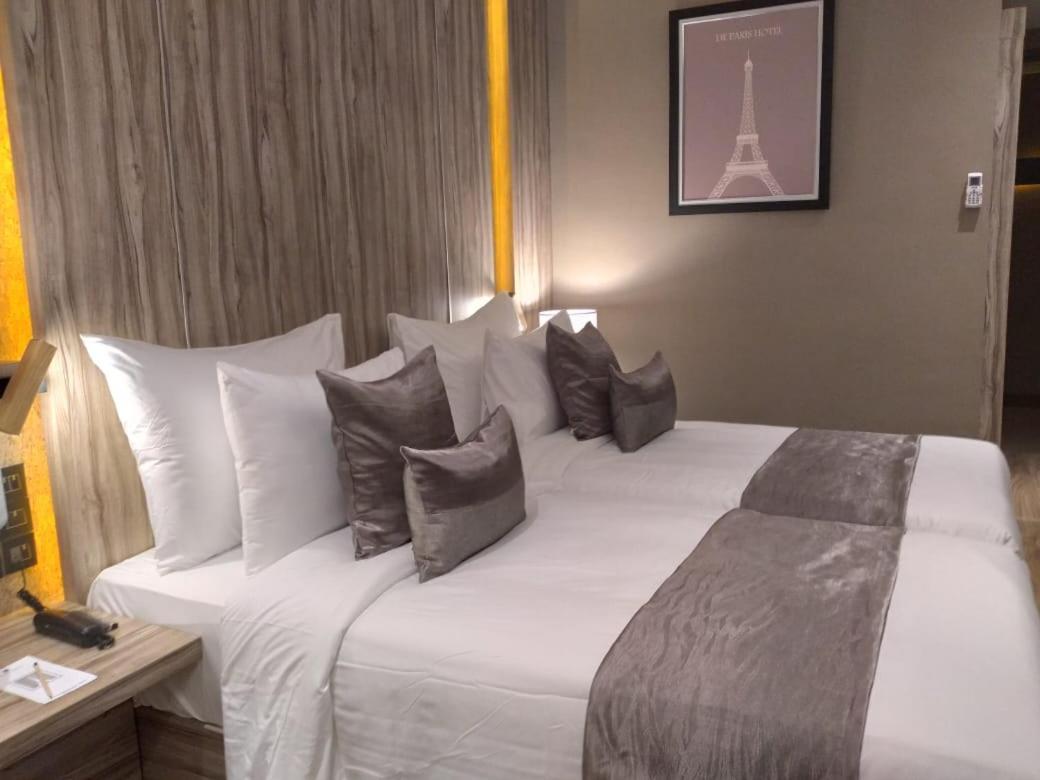 De Paris Hotel Медан Экстерьер фото