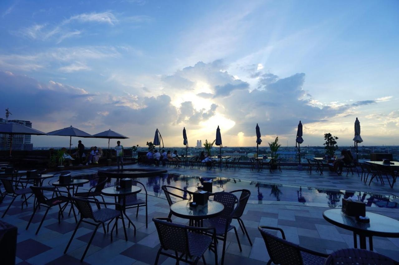 De Paris Hotel Медан Экстерьер фото