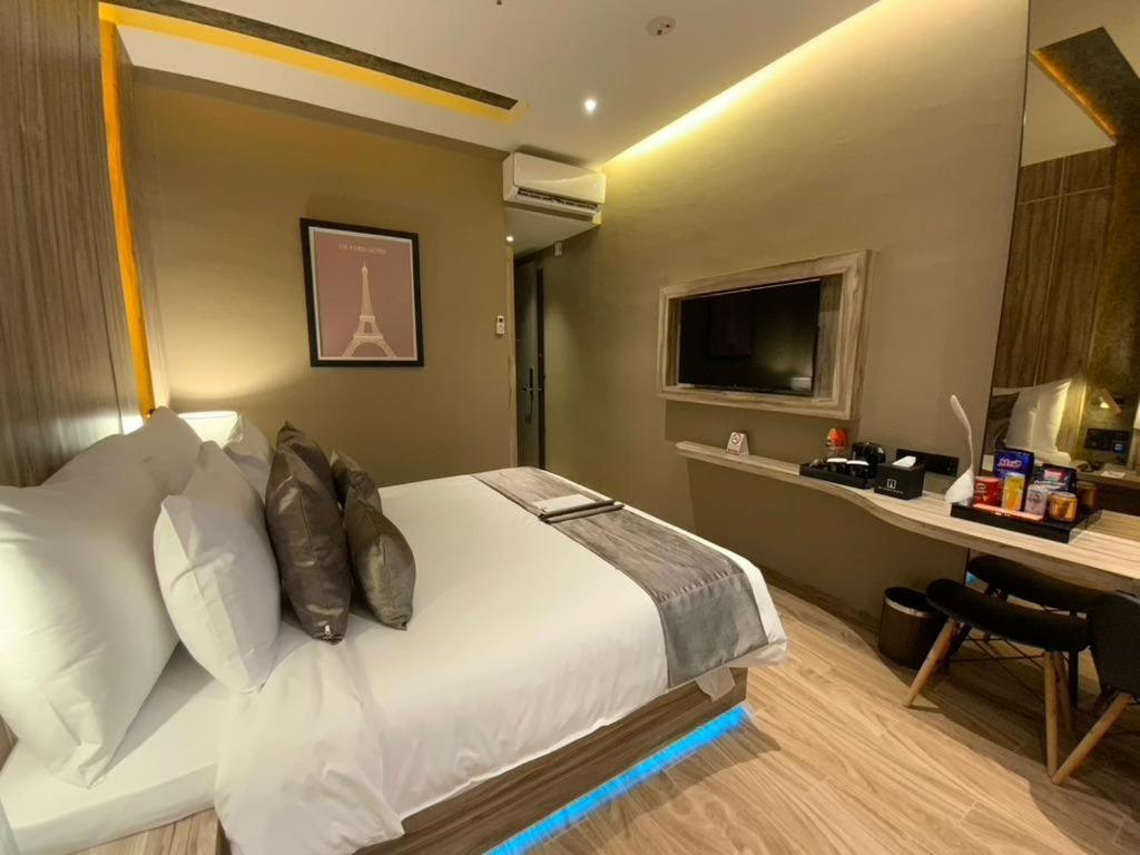 De Paris Hotel Медан Экстерьер фото