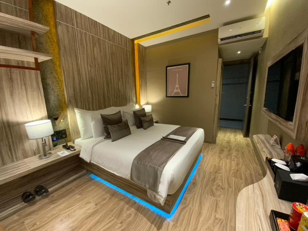 De Paris Hotel Медан Экстерьер фото