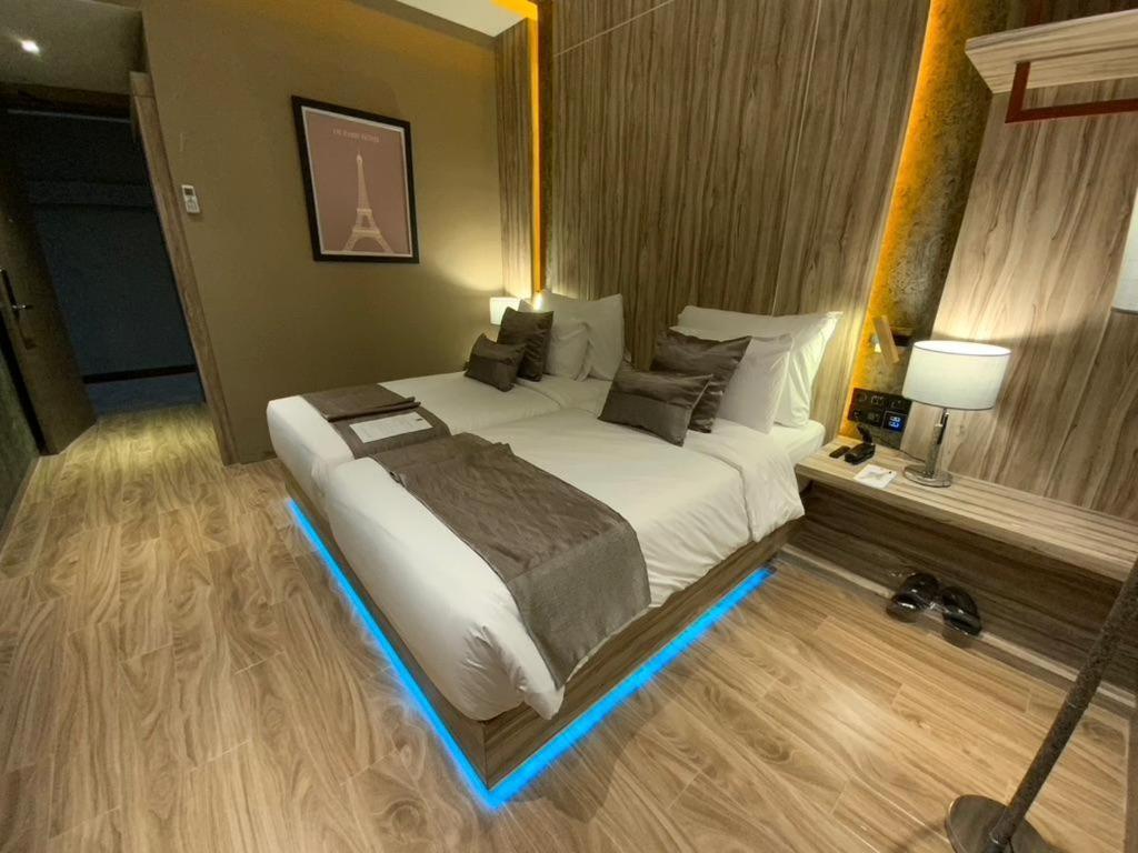 De Paris Hotel Медан Экстерьер фото
