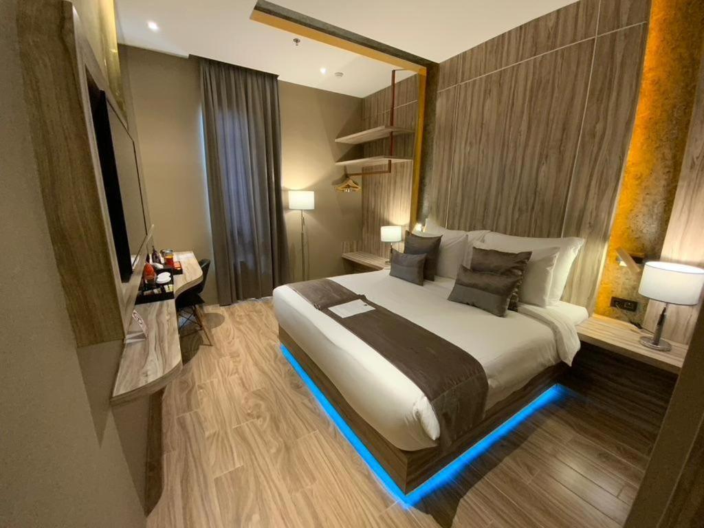 De Paris Hotel Медан Экстерьер фото