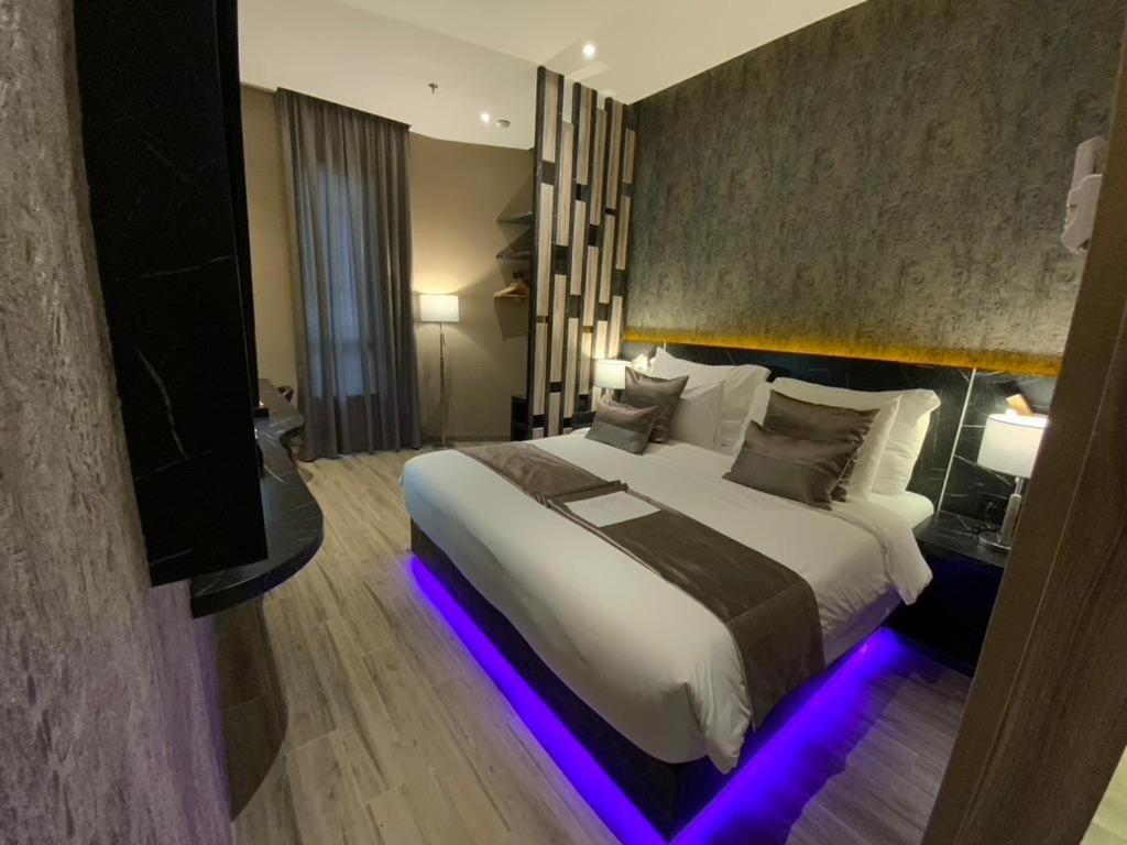 De Paris Hotel Медан Экстерьер фото