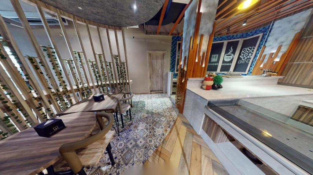 De Paris Hotel Медан Экстерьер фото