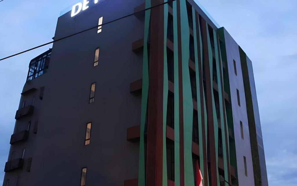 De Paris Hotel Медан Экстерьер фото